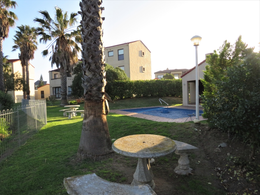 To Let 2 Bedroom Property for Rent in Greenways Golf Estate Western Cape